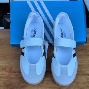 Adidas Women's US 8 White and Black Sneakers